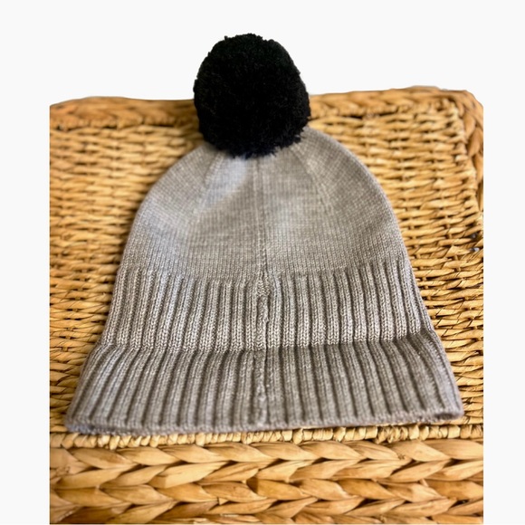 Kate Spade Baby It’s Cold Outside Gray Black Pom Winter Beanie Hat EUC HTF Viral - Picture 8 of 8